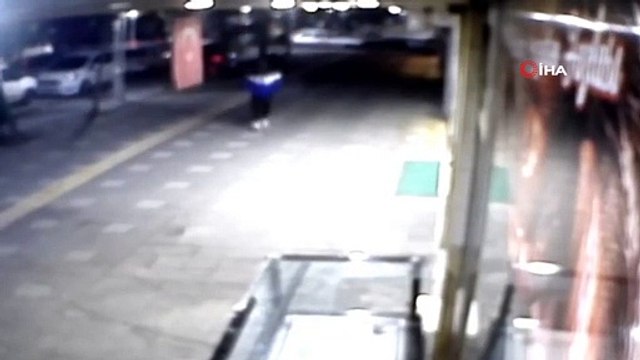 Hem kısıtlamayı ihlal etti, hem de hırsızlık yaptı...Hırsızın 'pes' dedirten rahatlığı kamerada