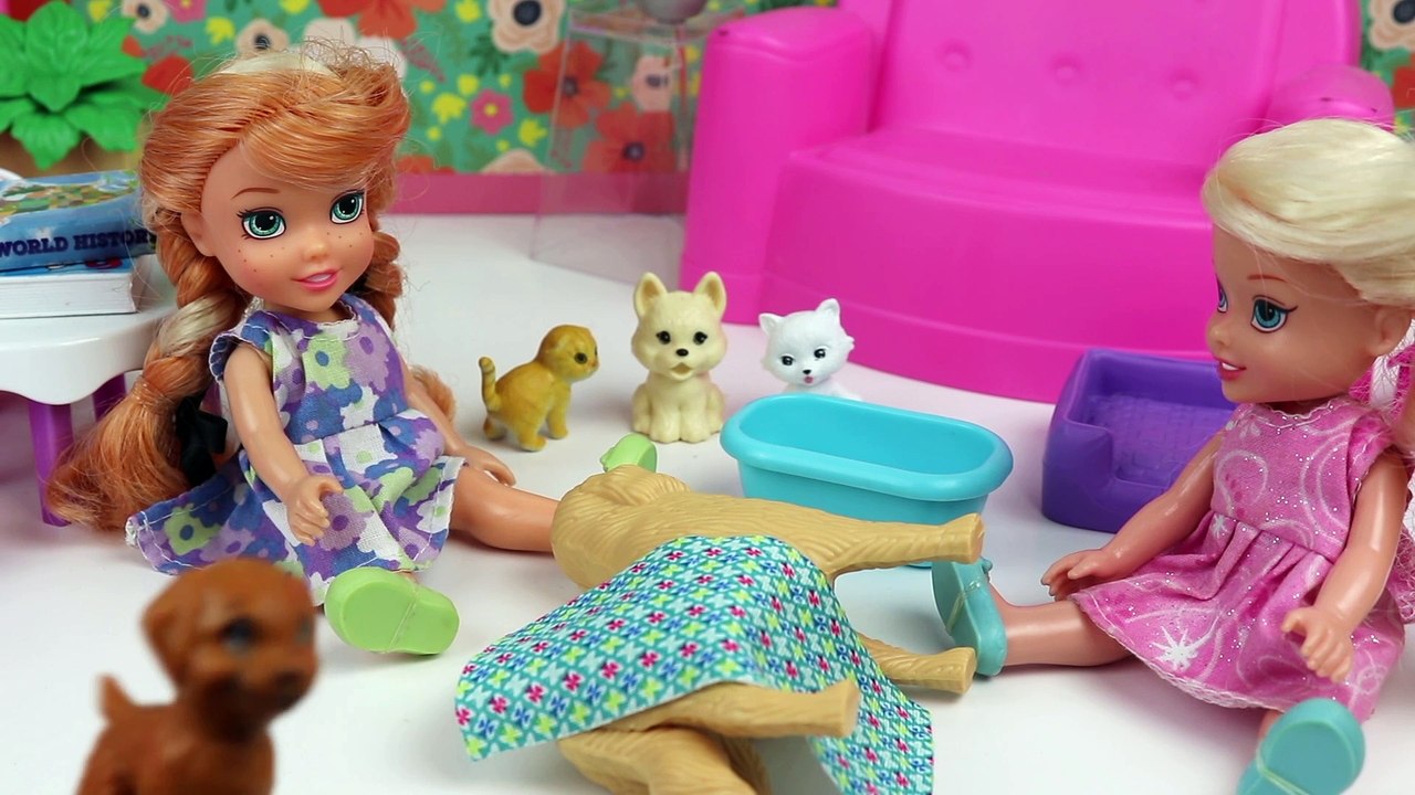 Princess Dog House Elsa and Anna Toddlers help deliver puppies - Paint dog house