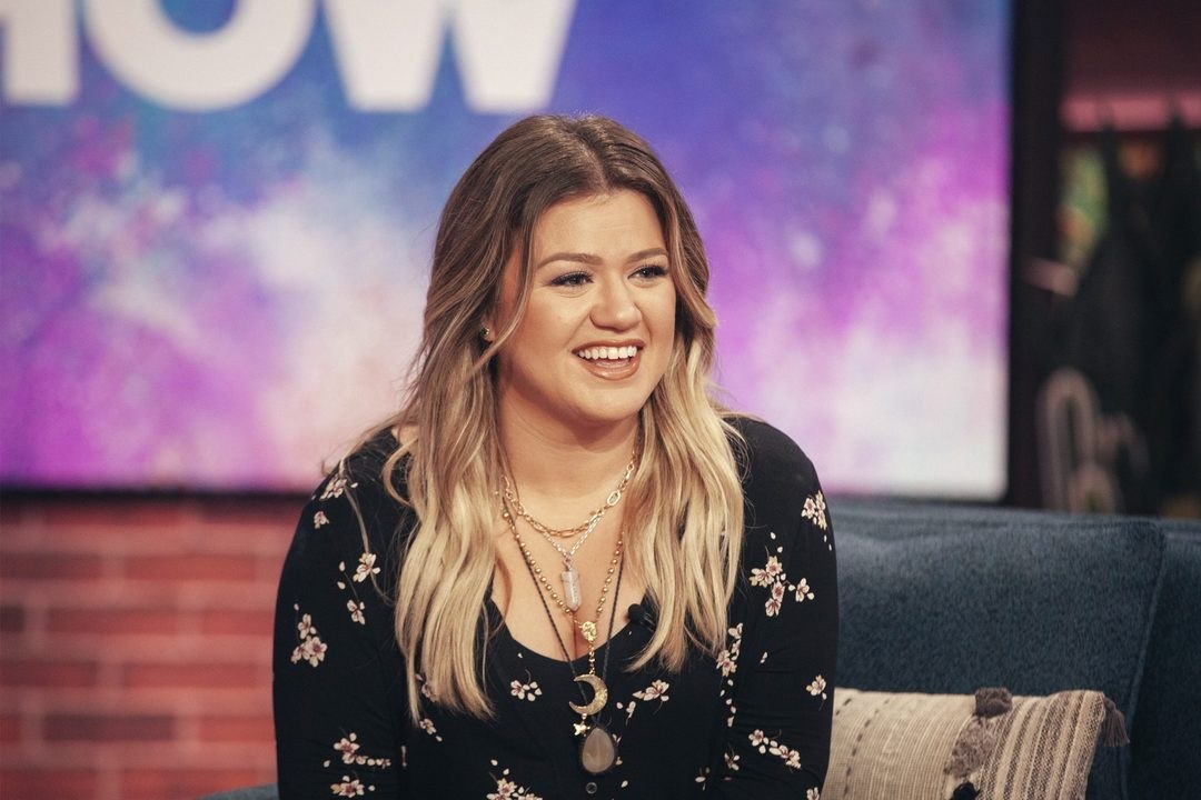 Kelly Clarkson Says Celebrities Were "Really Mean" and "Rude" to Her for Being on a "Talen