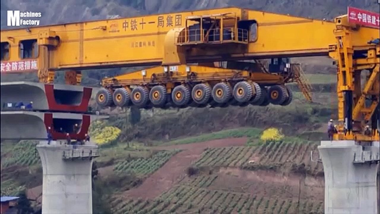 10_World_Dangerous_Biggest_Excavator_Heavy_Equipment_Construction_Machines_Climbing_Fastest_Working(360p)