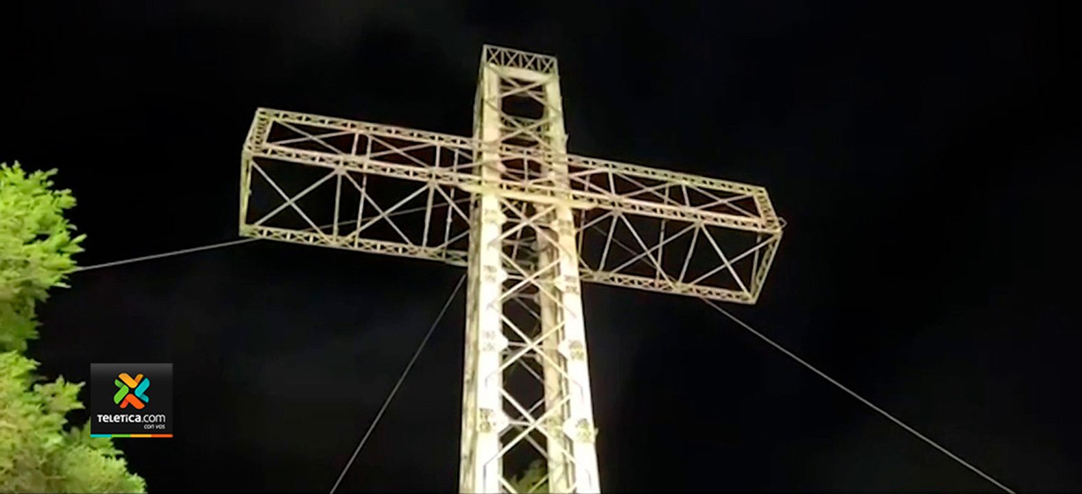 tn7-Este-viernes-se-volvió-a-iluminar-La-Cruz-de-Alajuelita-150121