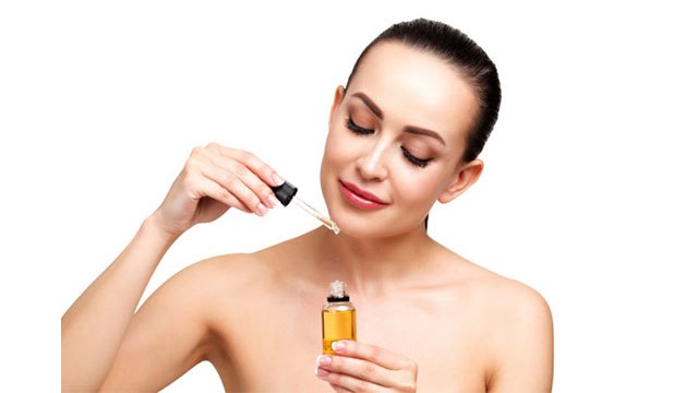 चेहरा चमकाने के लिए लगाएं सिर्फ तिल के तेल की 5 बूंद| Til Ka Tel Chehre Par Lagane Ke Fayde| Boldsky