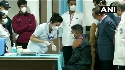 న్యూఢిల్లీ: కరోనా వ్యాక్సినేషన్‌ తొలి టీకా.. వీడియో