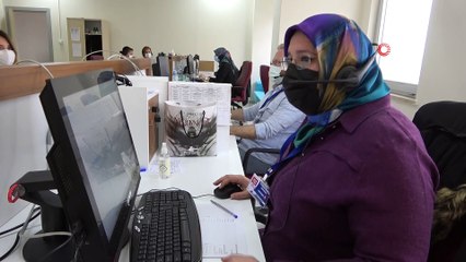 Eğitimciler ve sağlıkçılar koronaya karşı omuz omuza