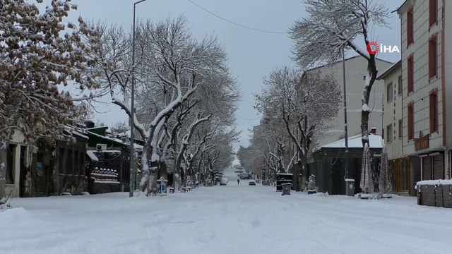 Kars beyaz gelinliğini giydi