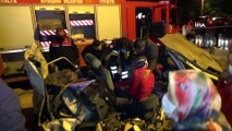 Antalya'da Trafik Kazası, İki Otomobil Çarpıştı, 3 Ölü, 4 Yaralı