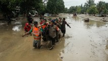 انهيارات أرضية وفيضانات بإندونيسيا تخلف عشرات القتلى والمفقودين