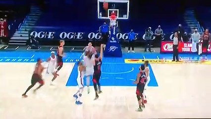 Denzel Valentine gêne Zach LaVine sur son tir au buzzer