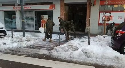 Ejército continúa con los trabajos de saneamiento en Coslada tras el temporal
