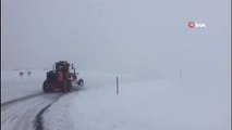 Kar nedeniyle kapanan Tunceli-Erzincan karayolu kontrollü şekilde geçişlere açıldı