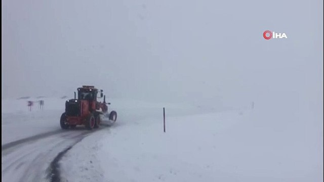Kar nedeniyle kapanan Tunceli-Erzincan karayolu kontrollü şekilde geçişlere açıldı