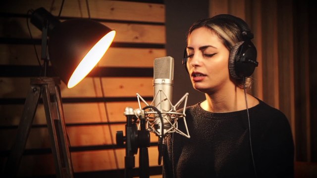 Daphne Lawrence - Τώρα Τι Να Το Κάνω (Official Cover Video)