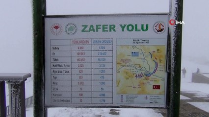 Kar altındaki Kocatepe'ye zorlu ulaşım