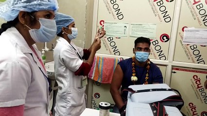 सफाईकर्मी रंजित को लगा सबसे पहला टीका