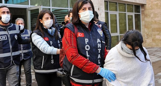 1 milyonluk vurgun yapmışlardı… ‘Altın Kızlar’ tutuklandı