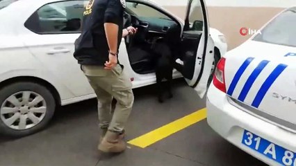 Otomobilin tavanından uyuşturucu çıktı: 3 zanlı yakalandı