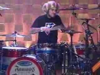 Blink 182 - First Date - live on Conan