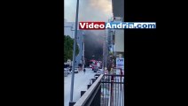 Andria: grosso incendio in via Barletta, il fumo invade l'abitato - video