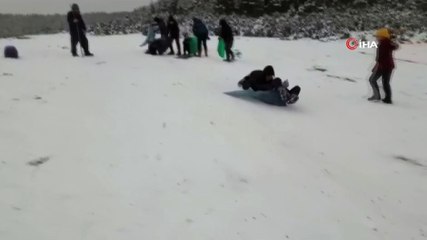 Poşetle kaydılar...Karın keyfini çocuklar çıkardı