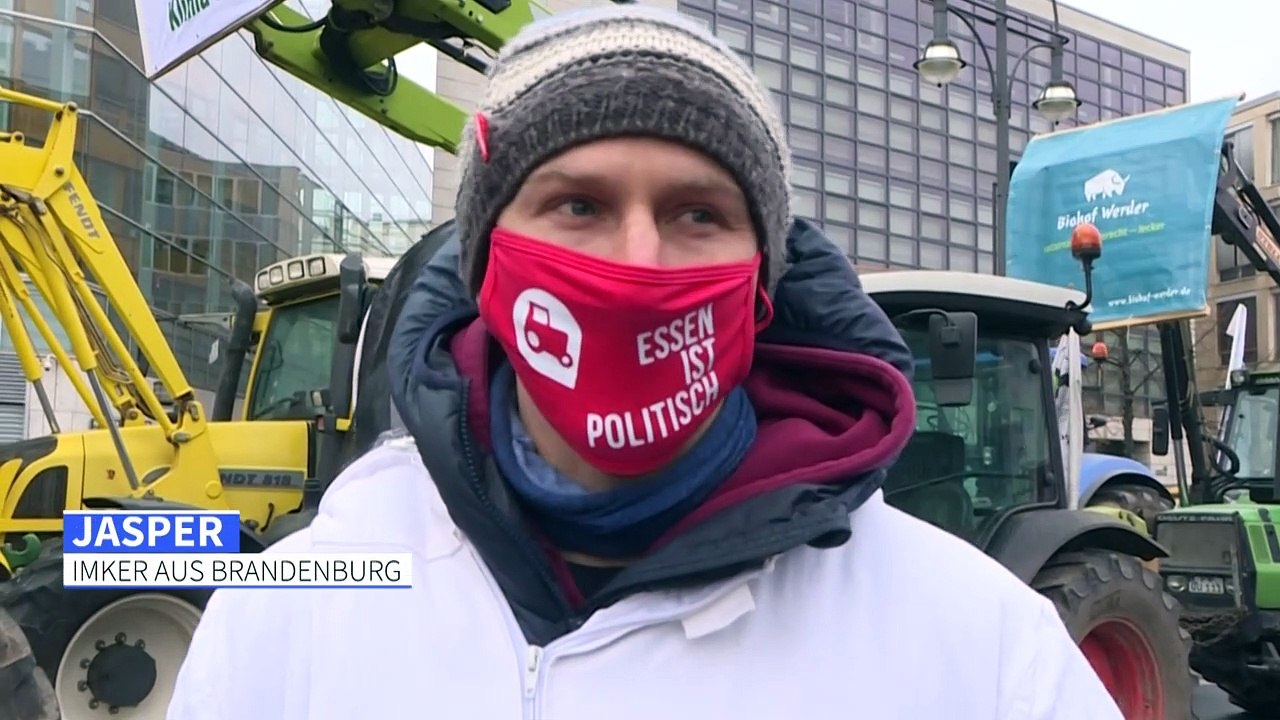 Agrar-Demo: Traktoren rollen durch Berlin