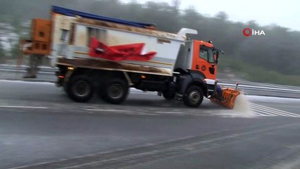 İzmir'e mevsimin ilk karı düştü