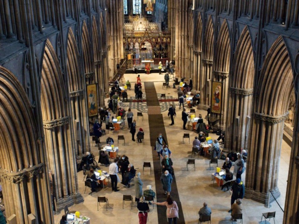 England: kathedrale wird zur corona-impfstation umfunktioniert