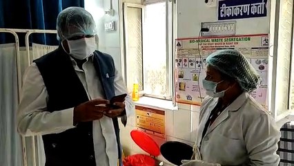 कोविड वैक्सीन: सीएमएचओ को लगाया पहला टीका