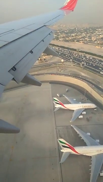 Beautiful landing at Dubai International Airport IX191
