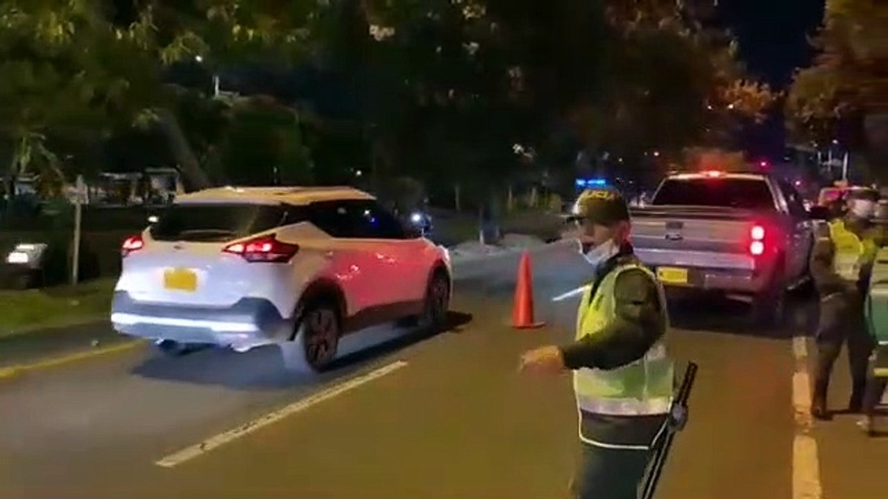 Policía toque de queda