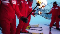 Les moniteurs de ski de stations organisent une descente aux flambeaux afin de mettre la pression su
