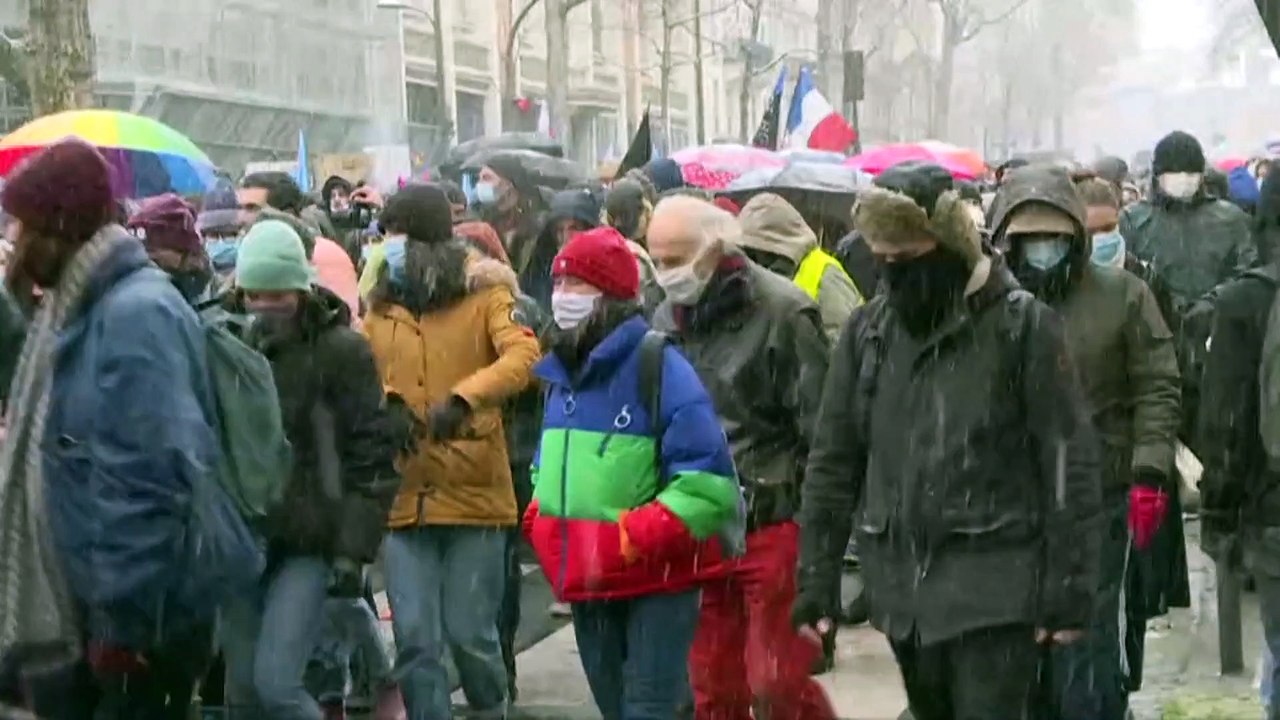 Wieder Tausende gegen umstrittenes Sicherheitsgesetz auf der Straße