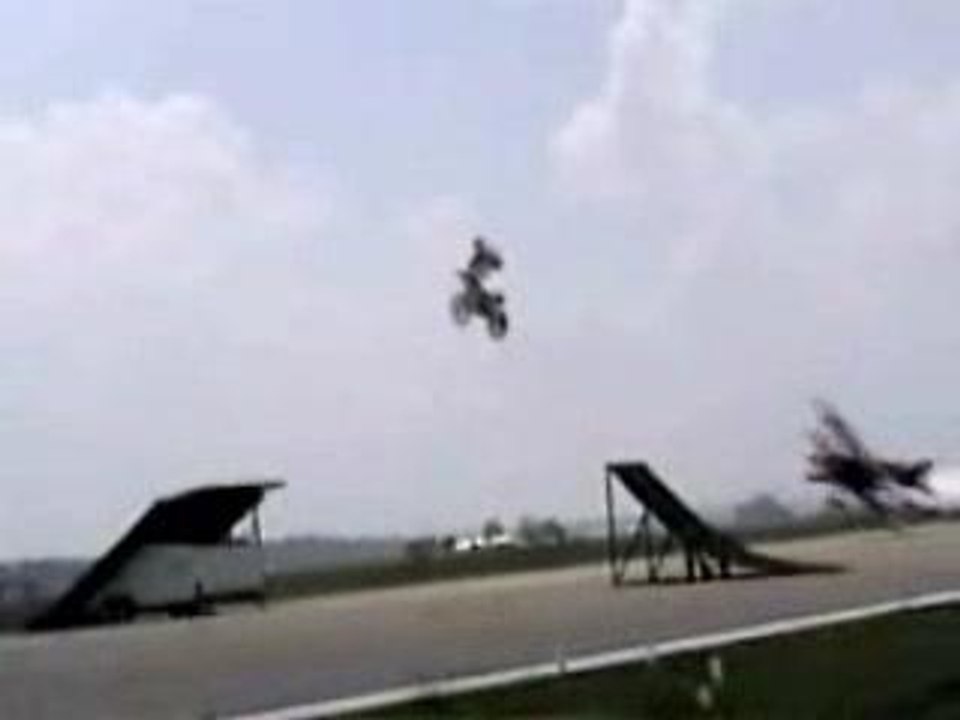 Saut en moto + avion