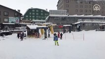 Uludağ'da kayak sezonu açıldı, pistler doldu