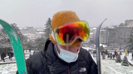 Ils font du ski à Montmartre