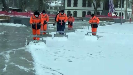 Afyonkarahisar’da kar yağışı etkili oldu