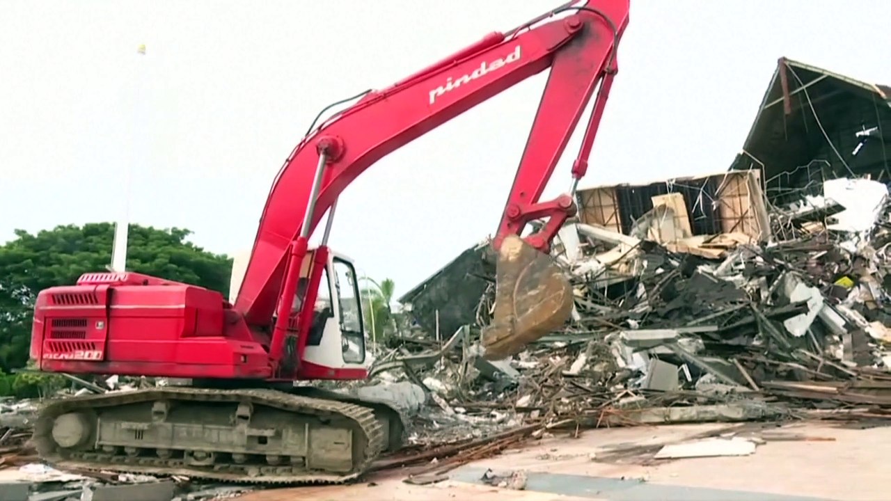 Indonesian rescuers retrieve more bodies from the rubble of buildings toppled by powerful earthquake