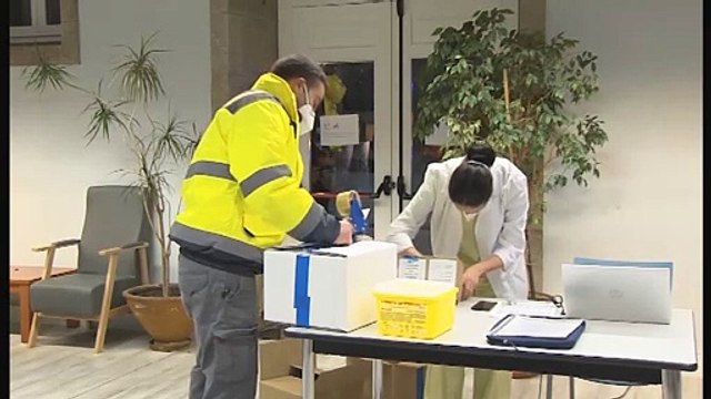 La primera persona en recibir las dos dosis en Galicia: No dejen de vacunar, es una cosa maravillosa