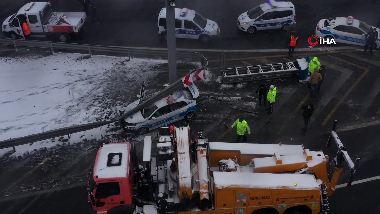 FSM girişinde kaza: 3 polis yaralandı