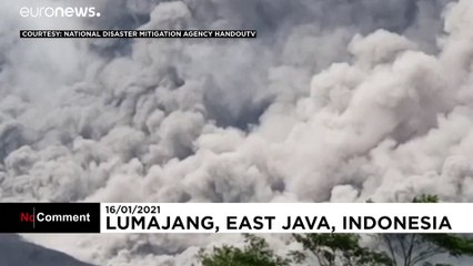 شاهد: ثوران "خفيف" لبركان "سيميرو" في إندونيسيا