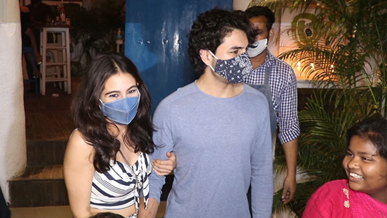 Sara Ali Khan and Ibrahim Ali Khan Snapped at Olive Bandra |FilmiBeat