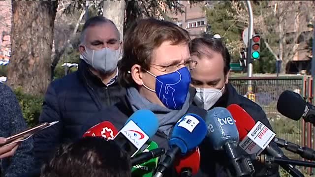 Martínez Almeida pide a los madrileños que no usen el coche para poder limpiar el hielo y la nieve