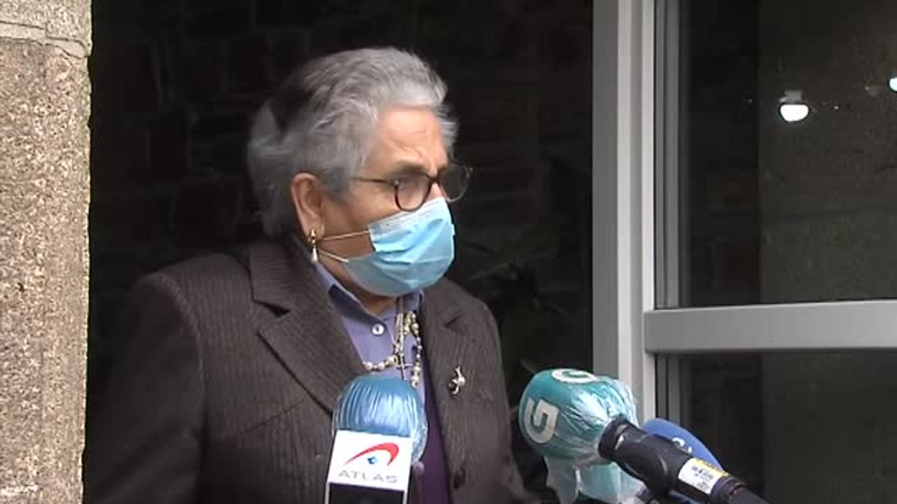 Nieves, primera en recibir la segunda dosis de la vacuna en Galicia: "Hay que matar al bicho"