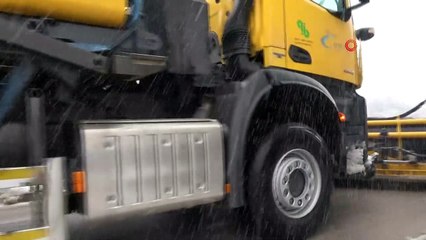 Bursa-İzmir otobanı kar yağışı sebebiyle trafiğe kapandı