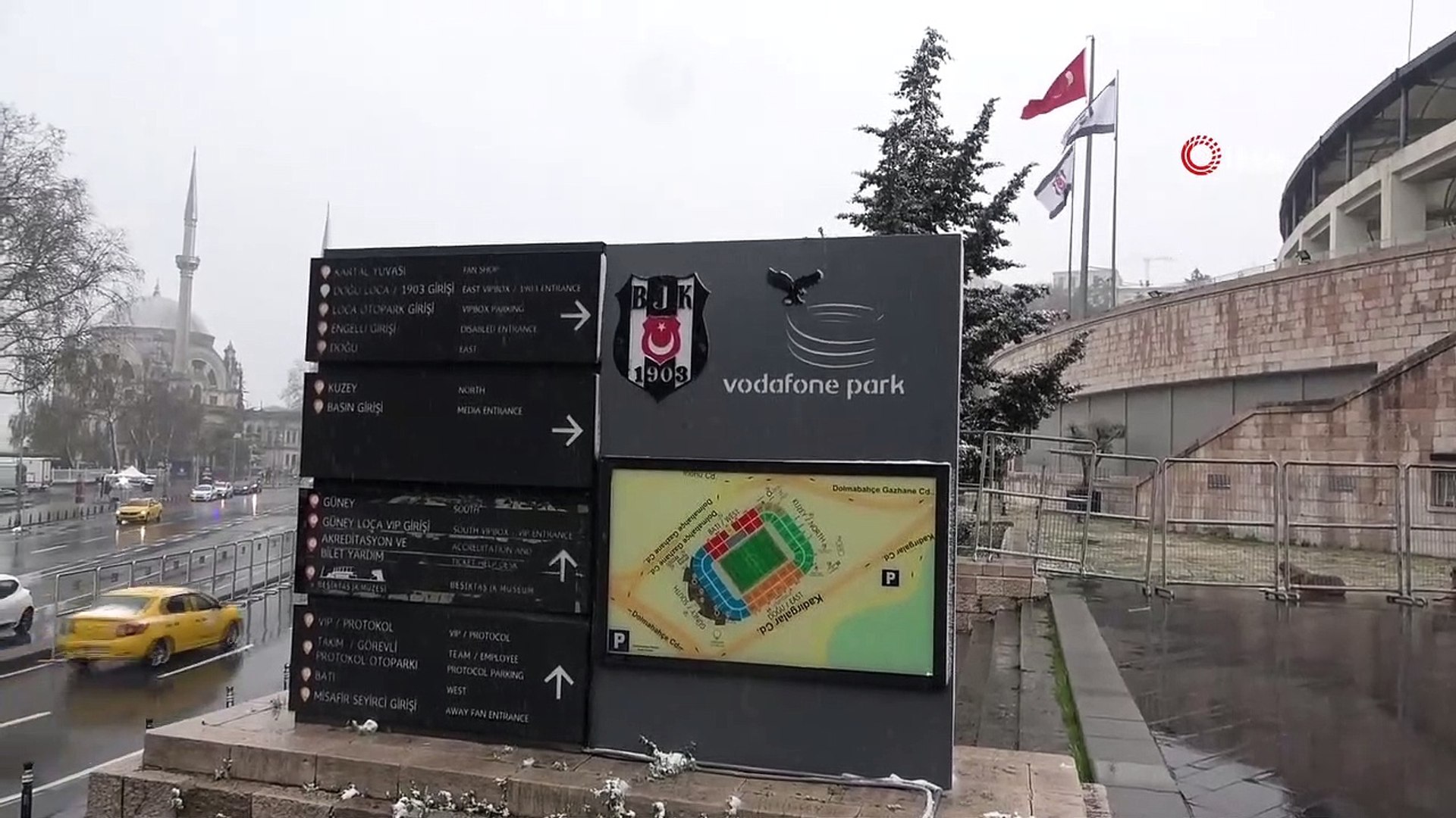 Vodafone Park'ta Kar Yağışı Devam Ediyor - Dailymotion Video