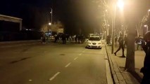 Una turba de jóvenes insulta y amenaza a los policías locales que han disuelto un botellón en la Pallejà.