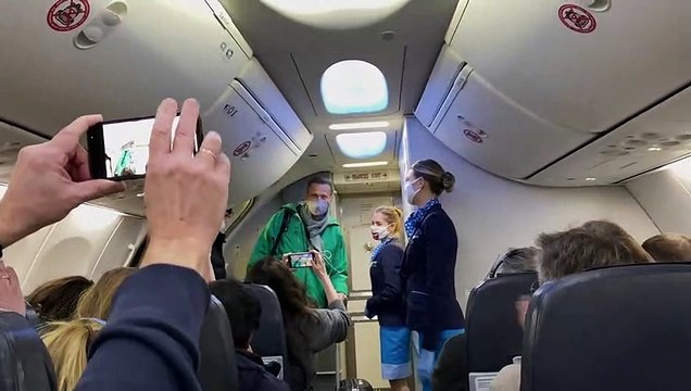 Навальный вылетел в Москву