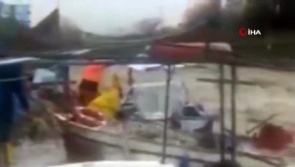 Sağanak yağış balıkçı teknelerine zarar verdi