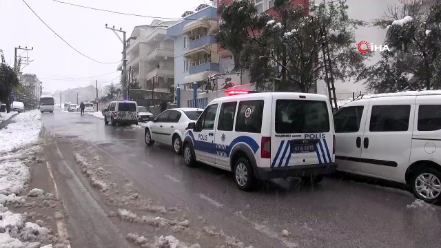 Silahını temizlerken yanlışlıkla kendini vurdu