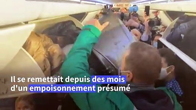 L'opposant Alexeï Navalny très heureux , remercie l'Allemagne lors de son retour en Russie