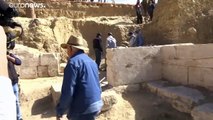 فيديو: اكتشافات أثرية ضخمة في سقارة المصرية.. معبد جنائزي وآبار فرعونية